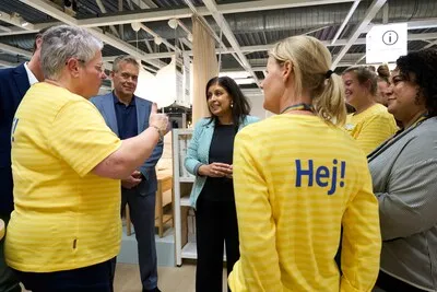 Na hersenbloeding weer aan het werk: Monique Smits laat zien dat het kan en inspireert minister Paul