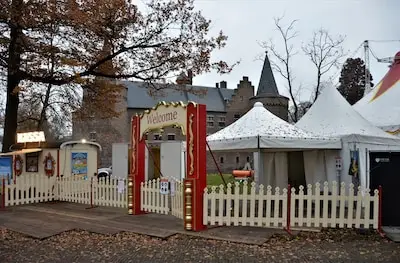 ‘Waarom na 48 uur van het gras af?’ Vragen over Sint-circus bij kasteel