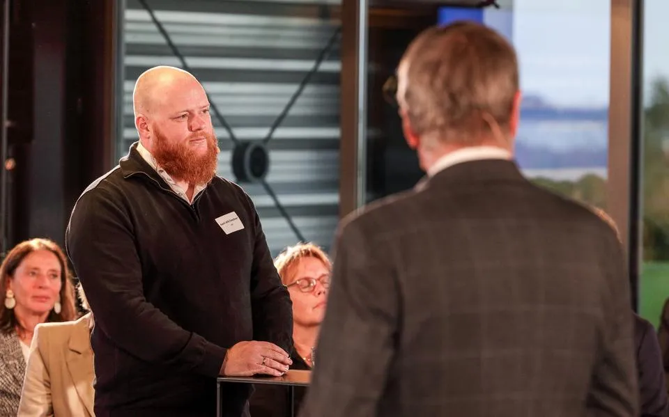 Aant Jelle Soepboer onder vuur op Frysk Verkiezingsdebat in Lemmer. ‘Wêrom tinke jo dat de FNP as ienige foar de regio opkomt?’