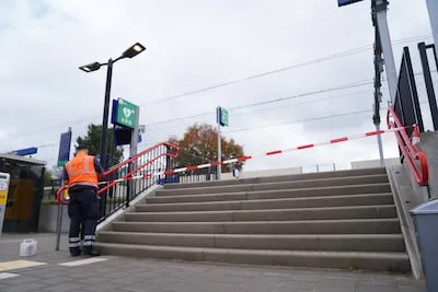 Werkzaamheden bij station Vught lopen uit: Geen treinen tussen Tilburg en Den Bosch tot 14.15 uur, station afgezet met lint