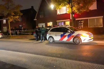 Drie mannen (34, 37 en 38) gewond bij steekincident in Sonse woning, politie onderzoekt aanleiding