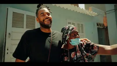 Eindhovenaar maakt film van de zoektocht naar zijn roots: ‘Nu mag ik me een Senegalees artiest noemen’