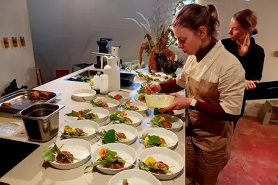 TERUGLEZEN | Een bochtige stoel en tips voor avontuurlijk eten