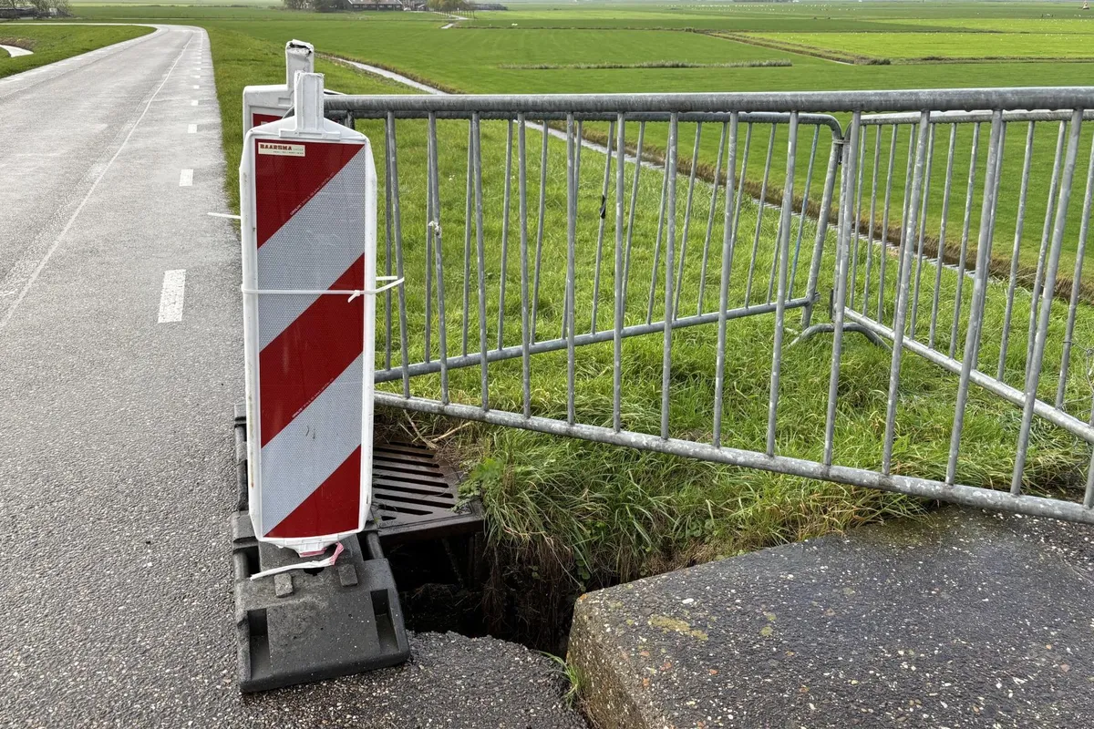 Talud van viaduct verzakt al een jaar. Longerhouw maakt zich zorgen