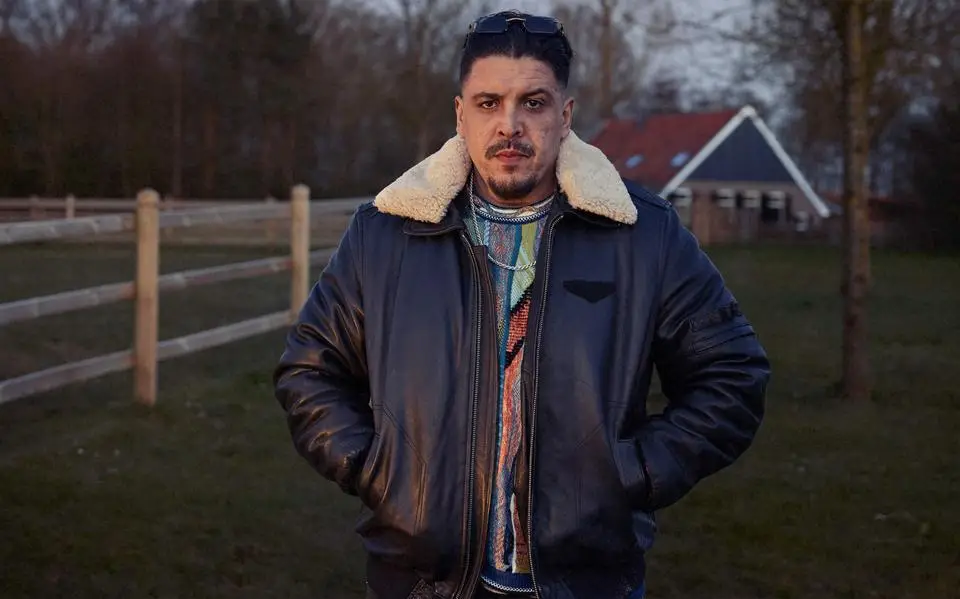 Spin-off van ’Mocro Maffia’ is meesterzet: Tonnano is weer goddelijk grof, maar het Achterhoekse accent voelt gekunsteld