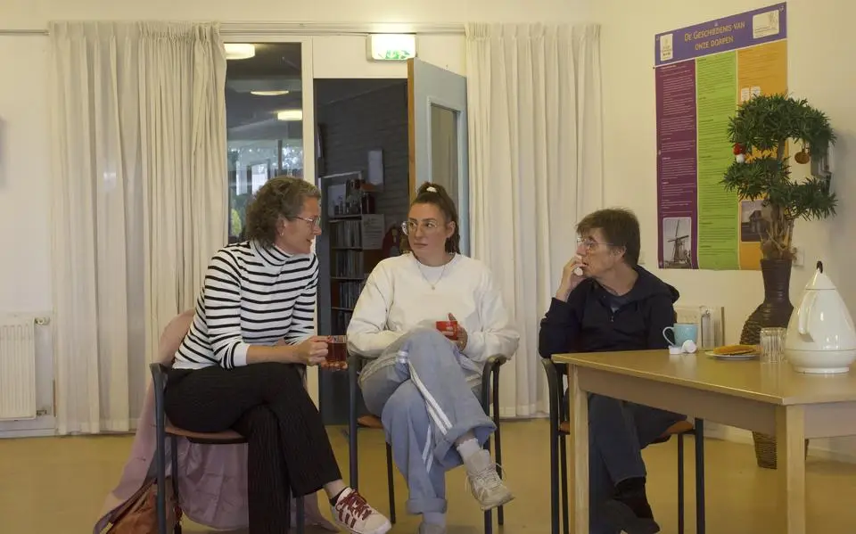 Veilig bankieren les in dorpshuis Rotsterhaule. ‘Online bankieren op je telefoon is veiliger dan op je laptop’