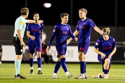 LIVE | Willem II na matige eerste helft op achterstand tegen Jong AZ