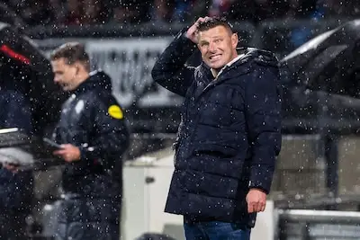 Willem II-trainer wijdt nederlaag aan gebrek aan fitheid: ‘En nu ga jij natuurlijk zeggen: dan moet je daar maar voor zorgen’