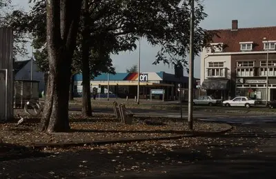 5 x foto's van Korvelplein in de jaren 80