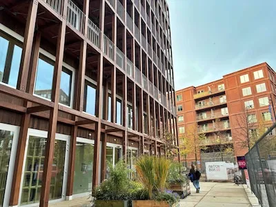 Binnenkijken bij het eerste houten gebouw op Strijp-S tijdens DDW: zo ziet het eruit