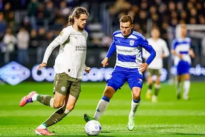 LIVE | PSV imponeert nog niet, maar gaat wel aan de leiding in Zwolle: Saibari prikt raak