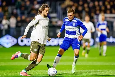 LIVE | PSV en PEC Zwolle tasten af in openingsfase: Schouten sticht eerste gevaar