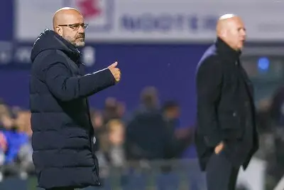 Peter Bosz is goed te spreken na drie punten voor PSV en licht in Zwolle al zijn keuzes toe: ‘Ivan was een beetje moe’