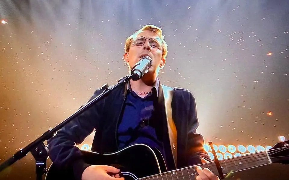 Tim (19) uit Drachten na ‘magisch optreden’ door naar finale Holland’s got Talent: ‘Heel spannend’