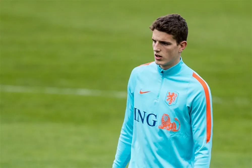 PSV neemt Til voor miljoenen over; Feyenoord grijpt mis
