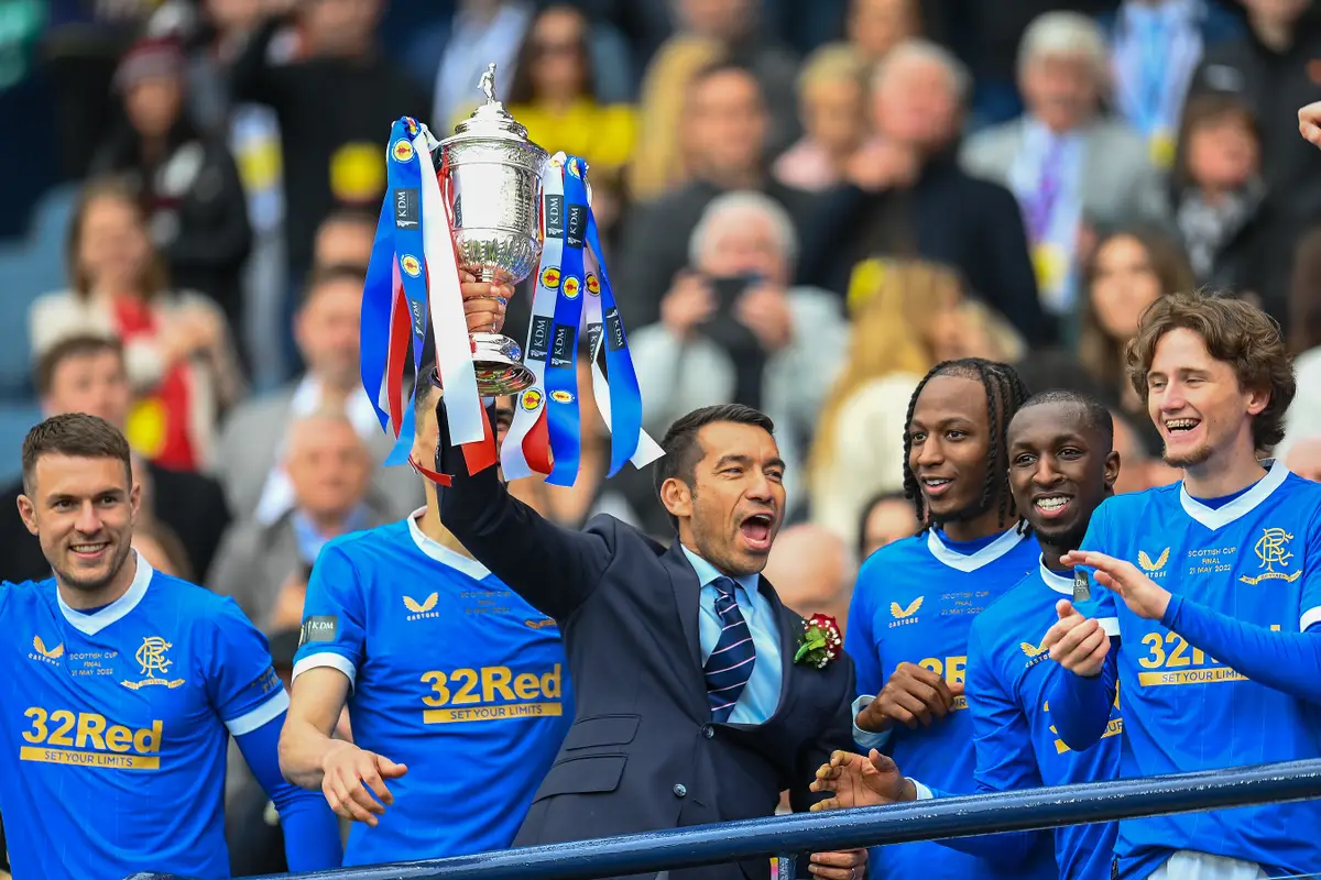 Van Bronckhorst wint Schotse beker met Rangers
