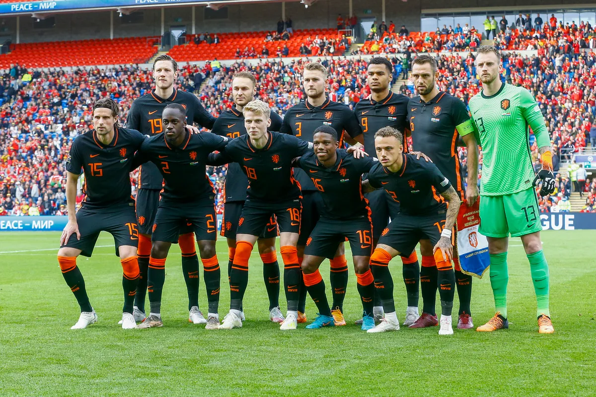 Assist Malacia levert Oranje drie punten op tegen Wales