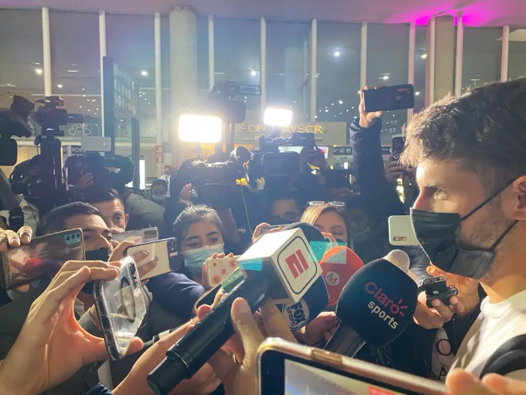 Media lopen uit voor Giménez; spits landt vanmiddag op Schiphol