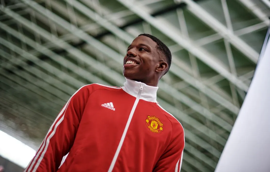 Malacia eert Het Legioen met rugnummer 12 bij United