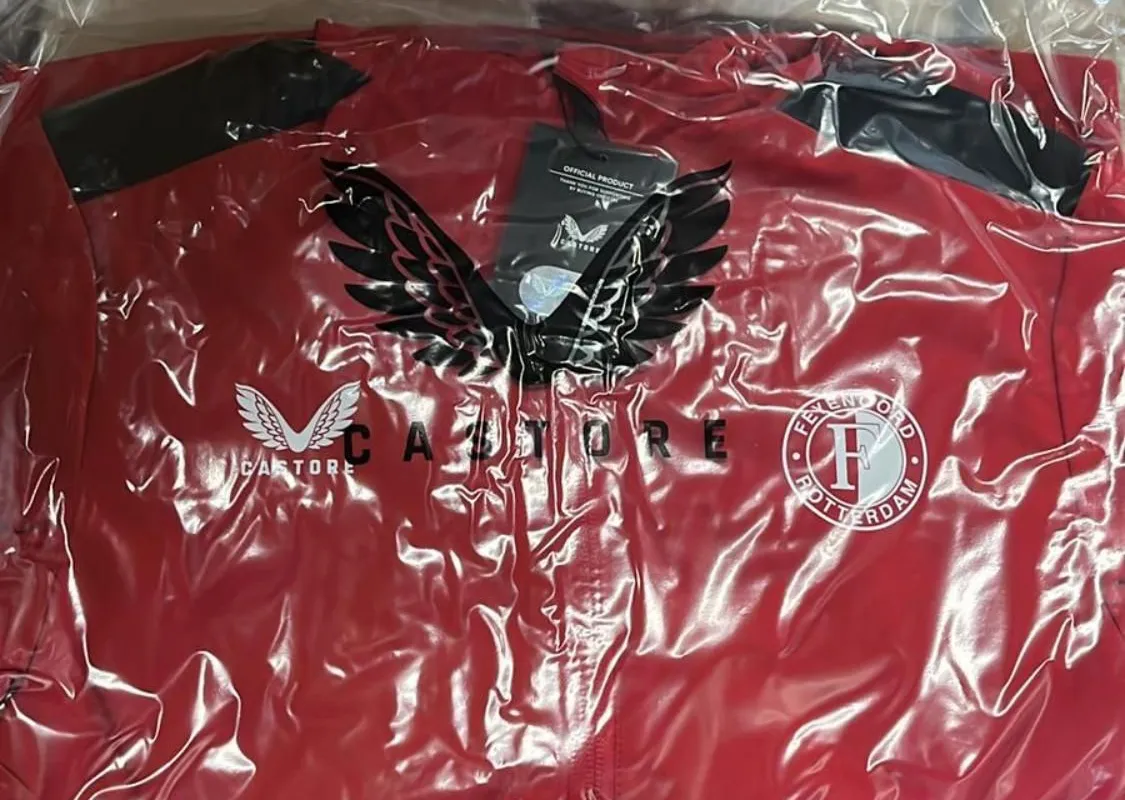 Gaat dit het nieuwe trainingspak van Feyenoord worden?