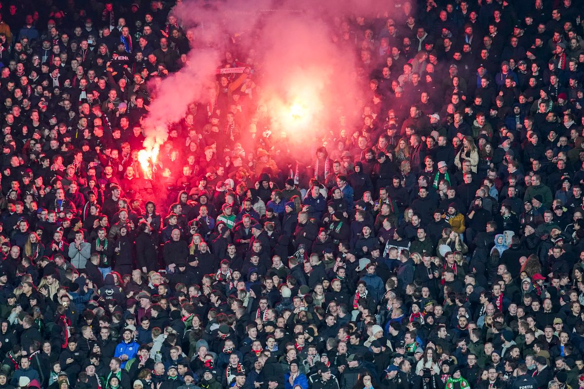 Feyenoord ontvangt Ajax in uitverkochte Kuip