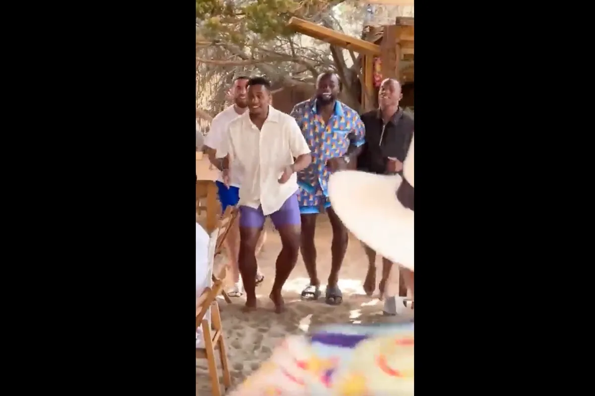 VIDEO: Feyenoord-selectie vermaakt zich op Ibiza