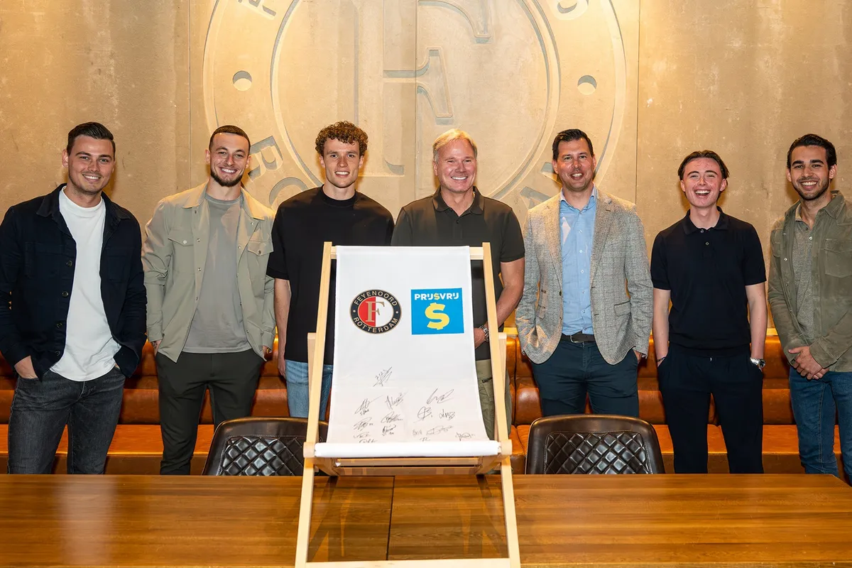 Officieel: Prijsvrij Vakanties op shirt van Feyenoord