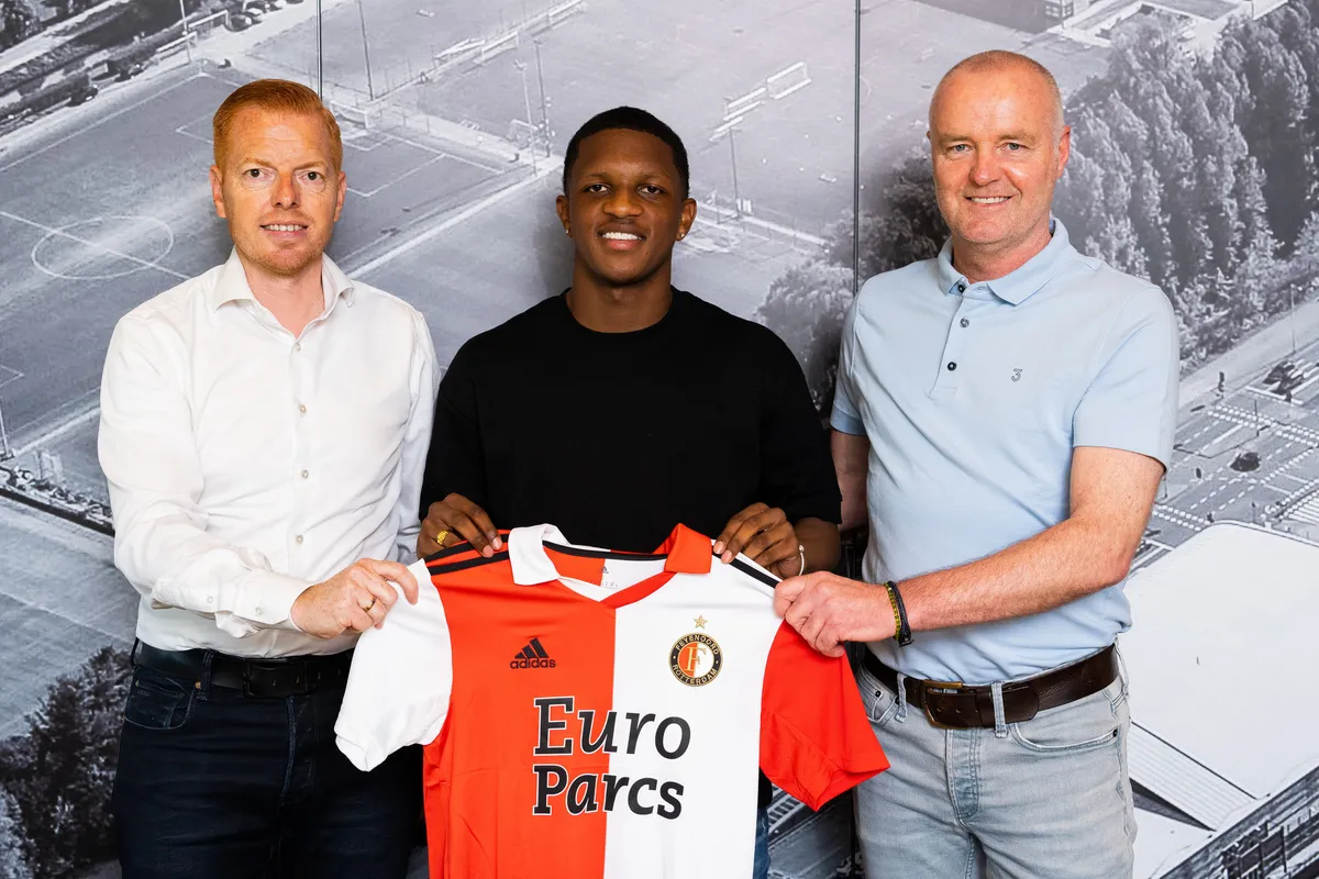 Feyenoord contracteert Givairo Read