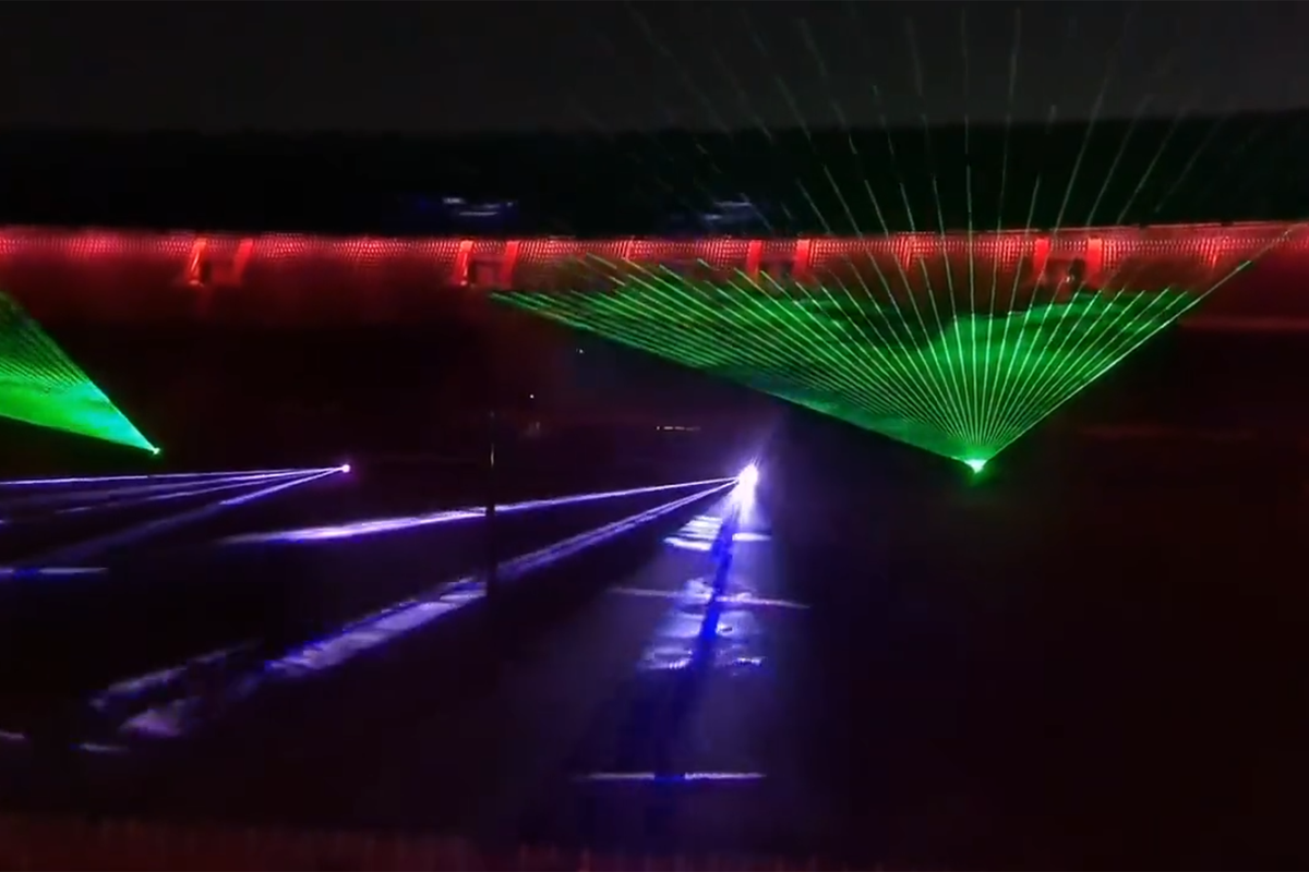 VIDEO: De Kuip test lasershow tijdens interlandperiode