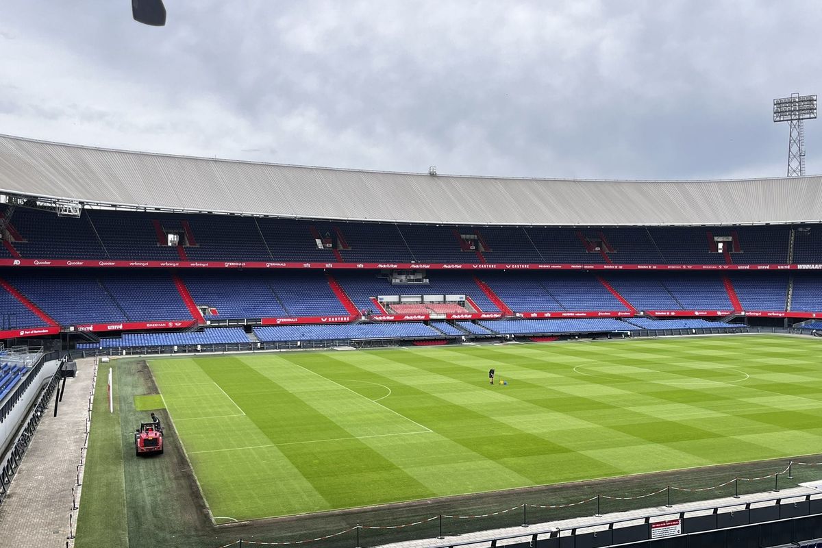 De Kuip met nieuwe boarding klaar voor oefenduel tegen KRC Genk