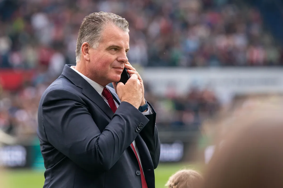 Krabbendam brengt transferupdate over Mitchell, Gimenez, Hancko en Wieffer