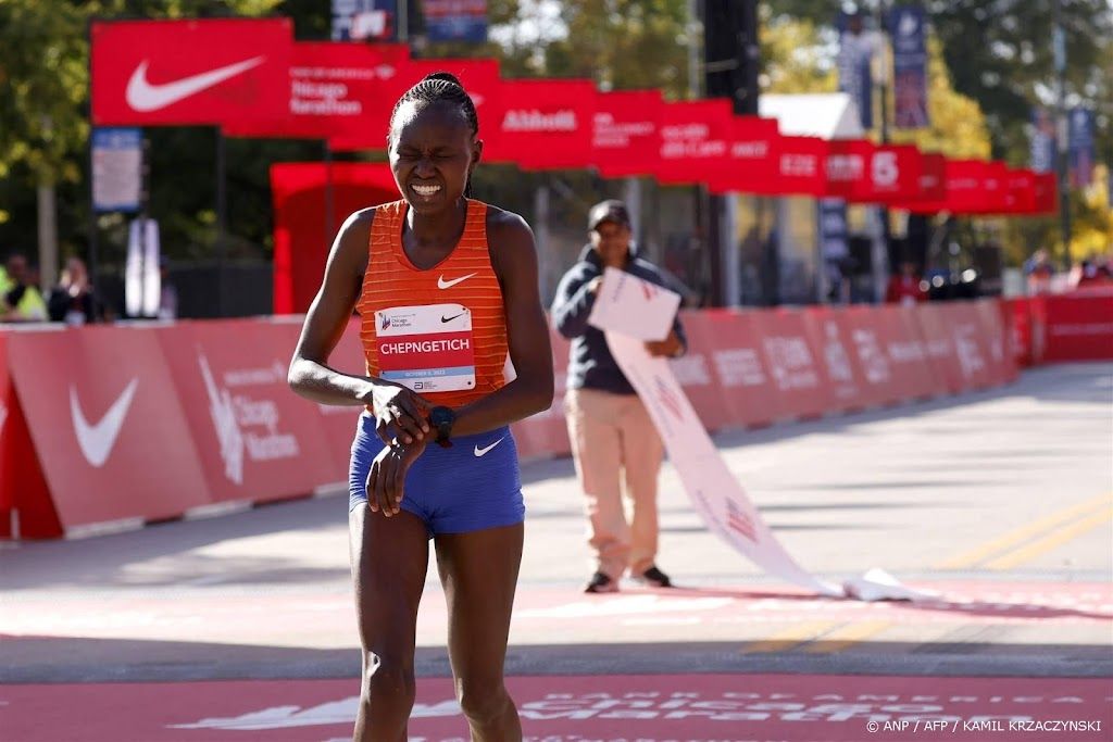 Keniaanse Chepngetich verpulvert in Chicago wereldrecord marathon