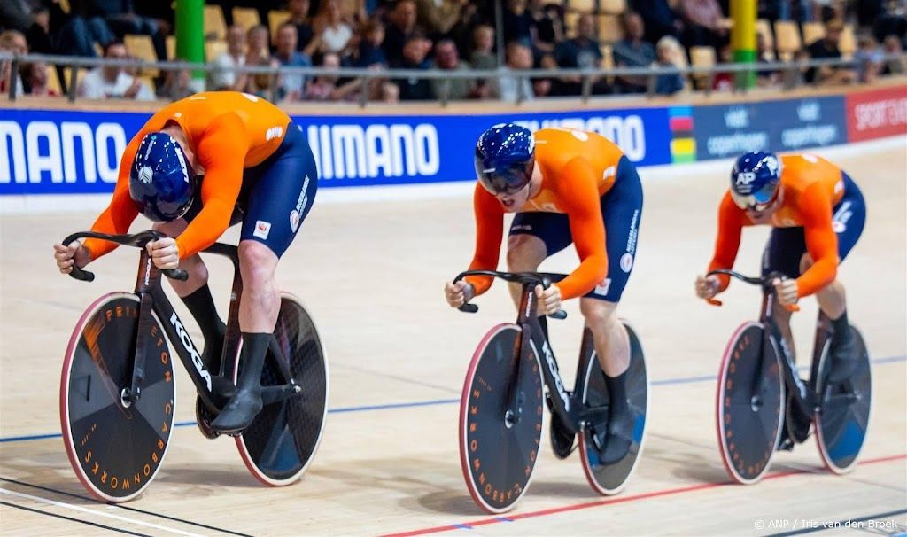 Teamsprinters met beste tijd naar finale op WK baanwielrennen