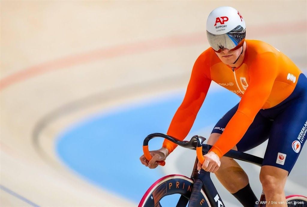 Hoogland ver van medailles in finale keirin op WK baanwielrennen