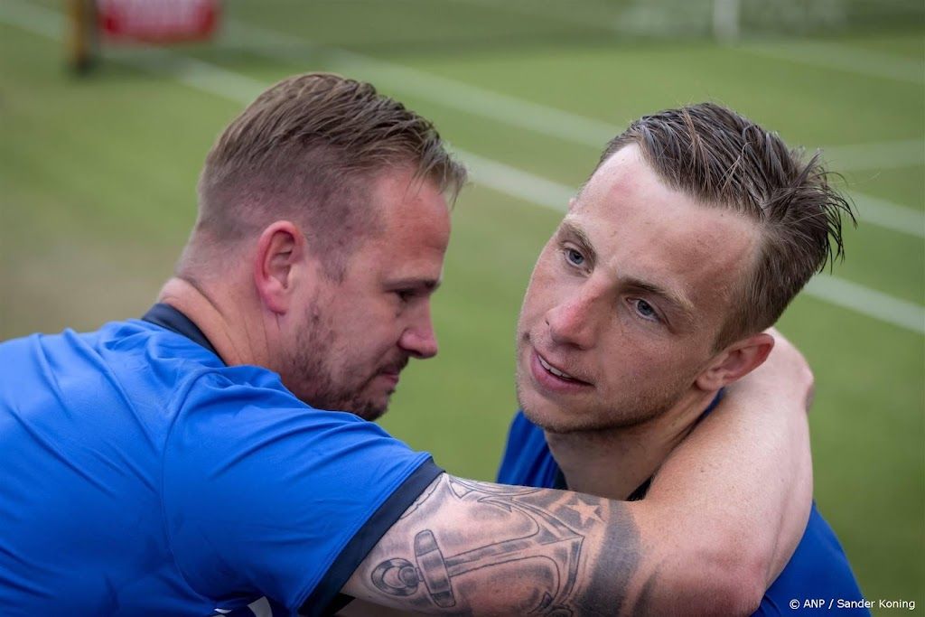 Feyenoord O17 wint van PEC Zwolle O17 en behoudt koppositie