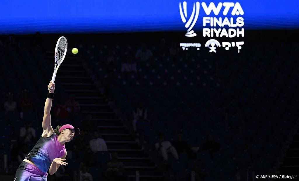 Swiatek knokt zich bij WTA Finals terug van achterstand