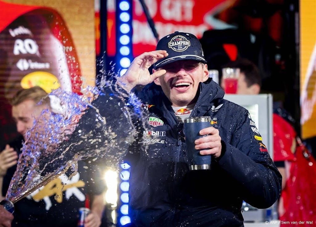 Viervoudig kampioen Verstappen belooft loyaliteit aan Red Bull