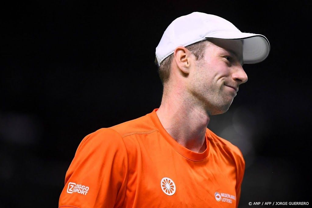 Oranje achter in finale Davis Cup na nederlaag Van de Zandschulp