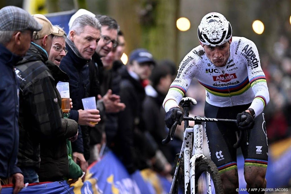 Van der Poel wint ook zijn derde cross van het seizoen