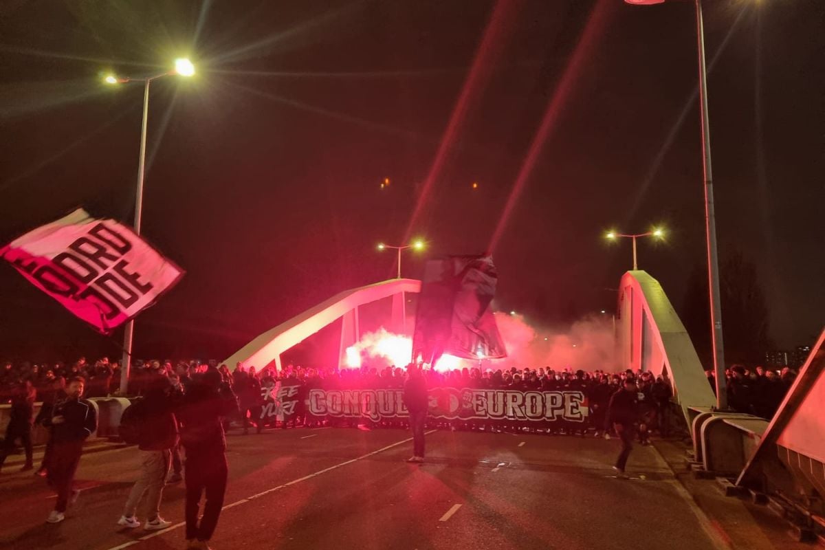 Bekijk de beelden van de corteo voor de wedstrijd tegen Sparta Praag