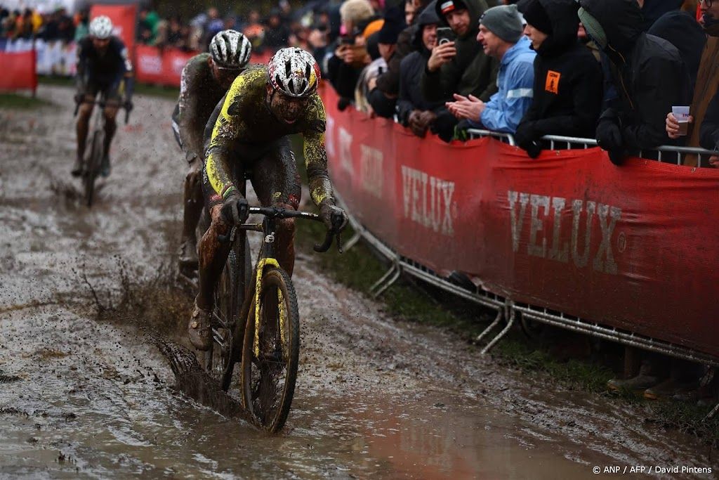 Van Aert wint na Gullegem ook veldrit van Dendermonde