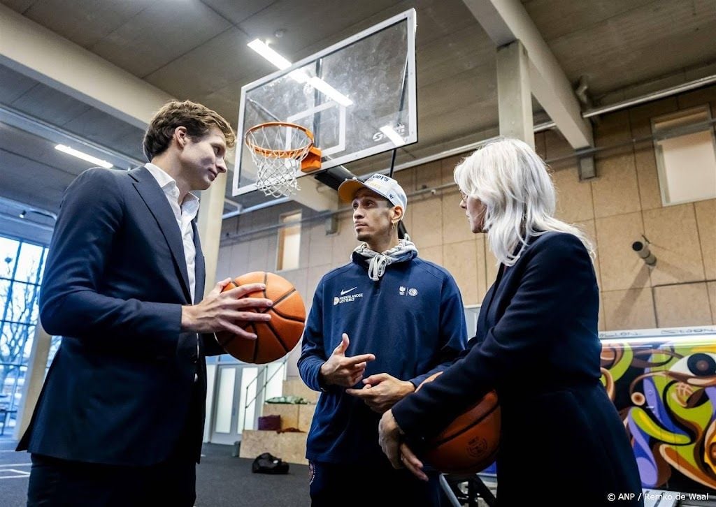 Jongeren vragen via 3x3-basketheld De Jong meer ruimte voor sport