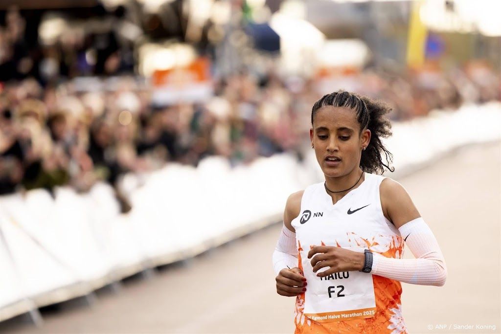 Hailu wint halve marathon Egmond, Brinkman vierde bij rentree 