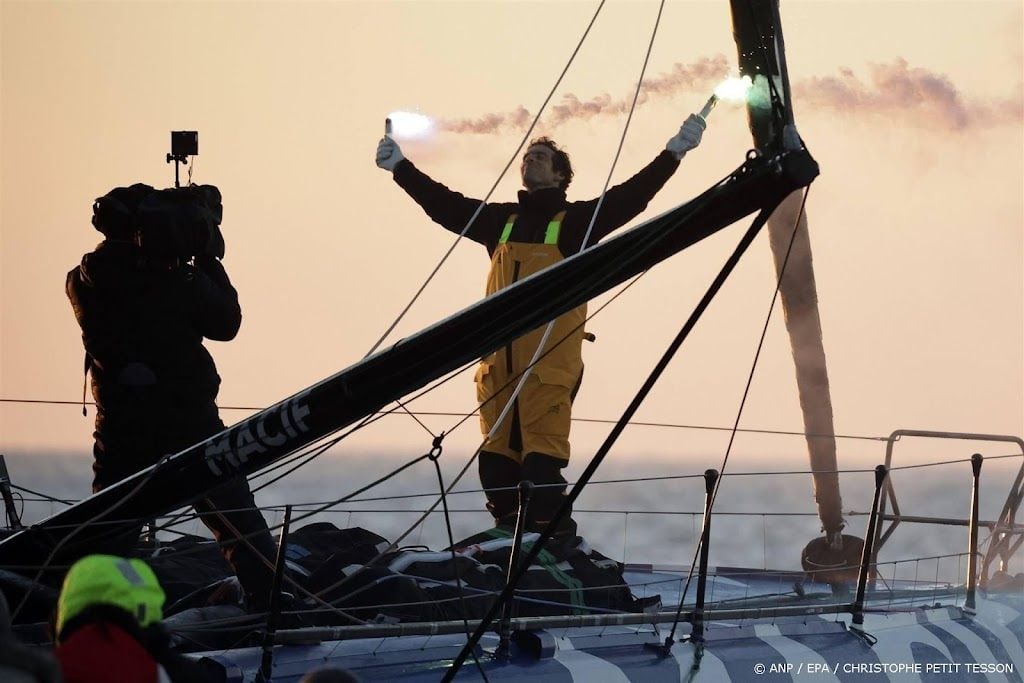 Franse zeiler Dalin wint prestigieuze Vendée Globe in recordtijd