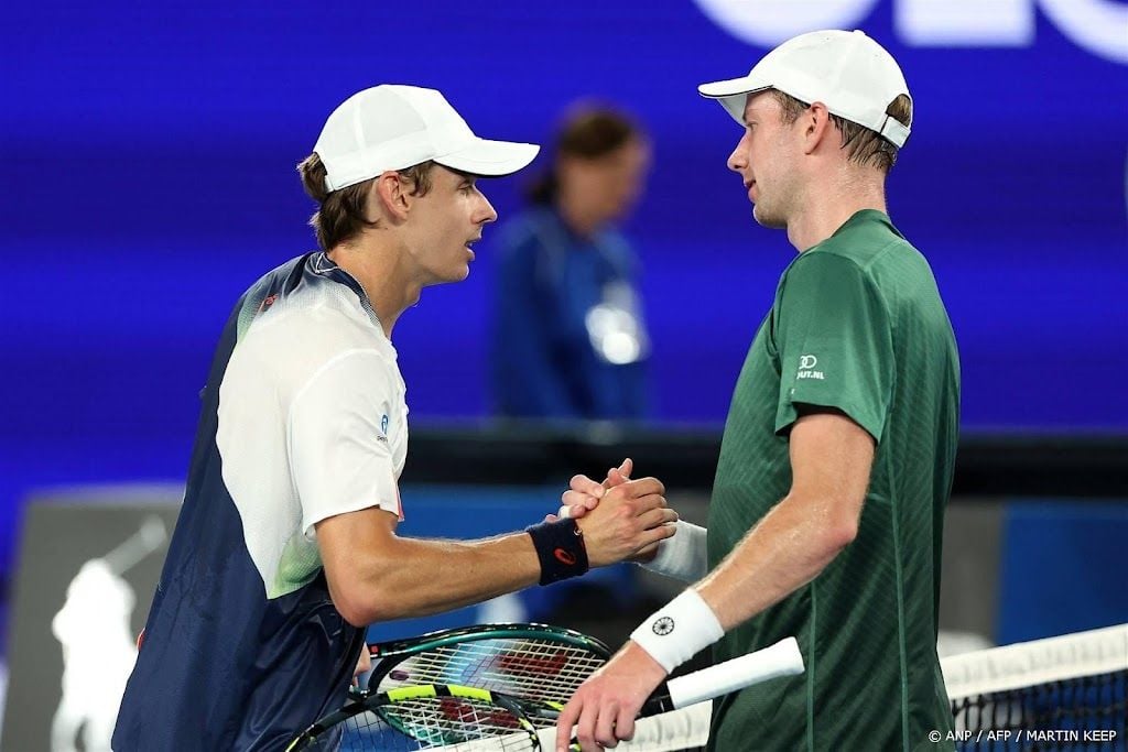 Van de Zandschulp maakt het De Minaur 2 sets lastig in Melbourne