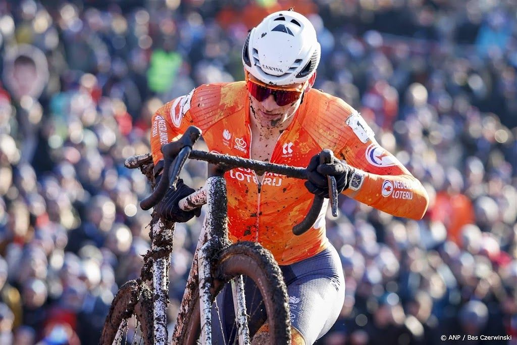 Van der Poel mederecordhouder met zevende wereldtitel veldrijden