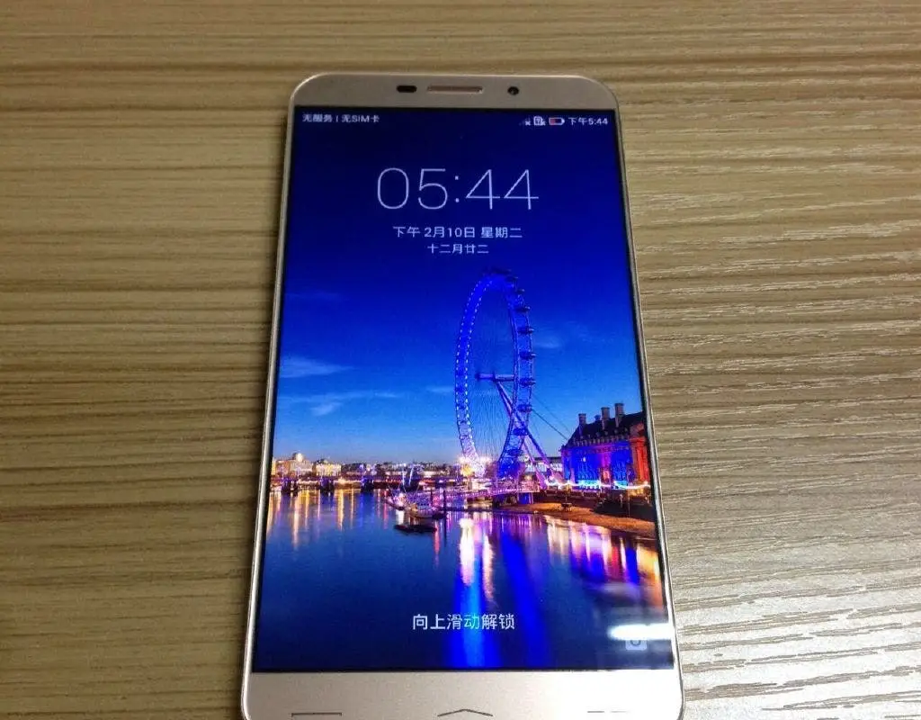 The Serendipity S7 shows up in the flesh and retains its super narrow bezels
