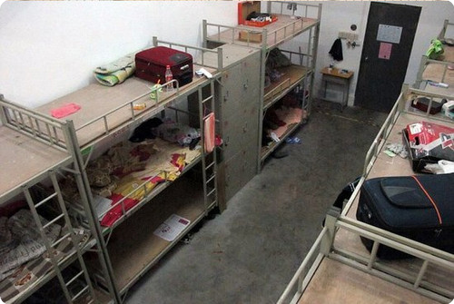 Foxconn workers live in 'prison cells' while making iPhone 5!