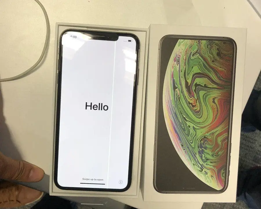 iPhone XS Max With Faulty Display Appears Online