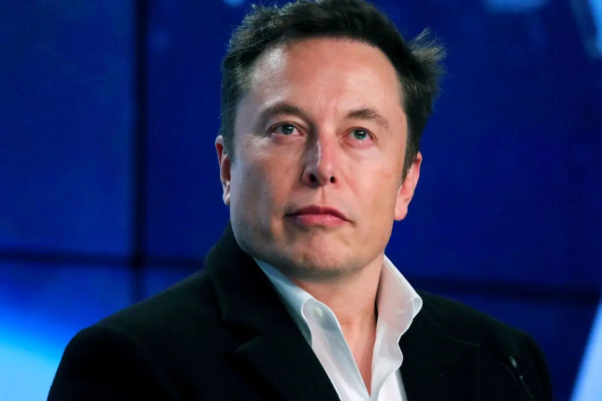 Elon Musk regularly destroys all his smartphones, here is why